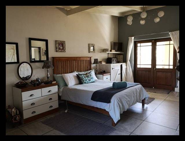 4 BEDROOM HOUSE FOR SALE IN NIEU BETHESDA